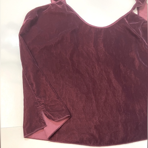 Victoria’s Secret Burgundy Velvet Velour Ruffle Hem Shorts & Cami pl’s Size M - Picture 9 of 13